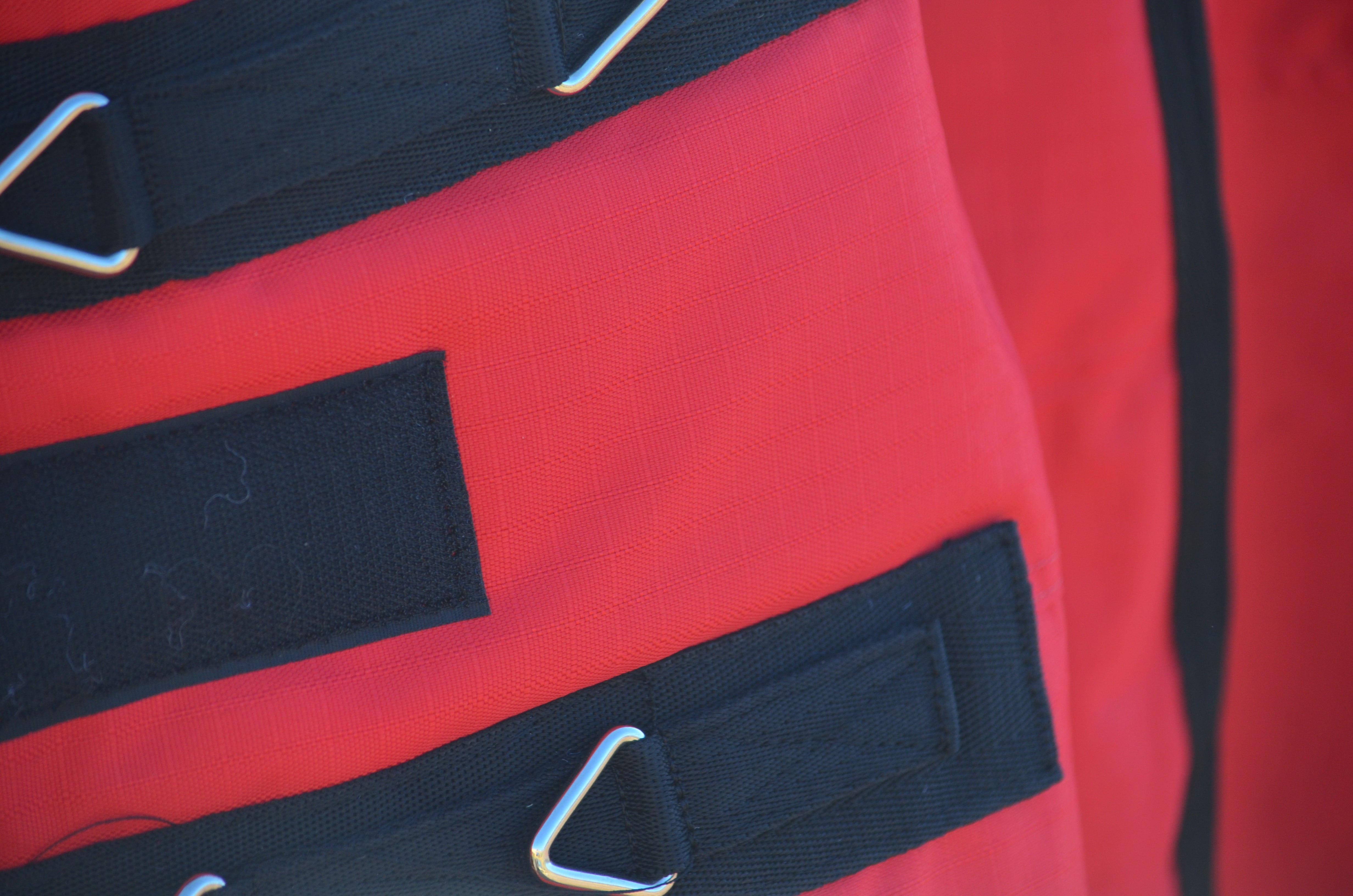 Heavyweight Combo 600D Denier Turnout Rug 350g Fill Red Label Detail - Turner Equestrian