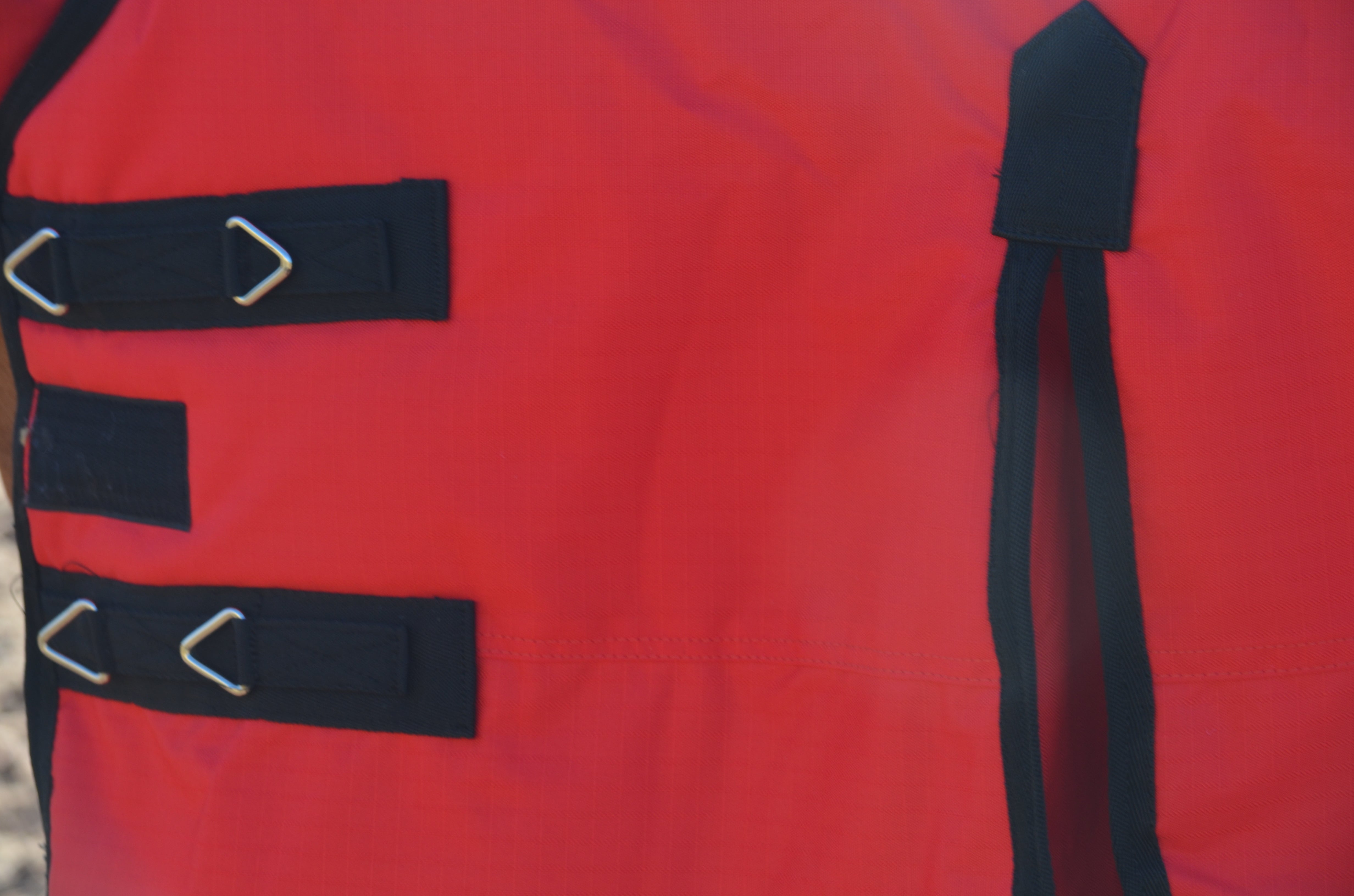 Heavyweight Combo 600D Denier Turnout Rug 350g Fill Red Lifestyle - Turner Equestrian