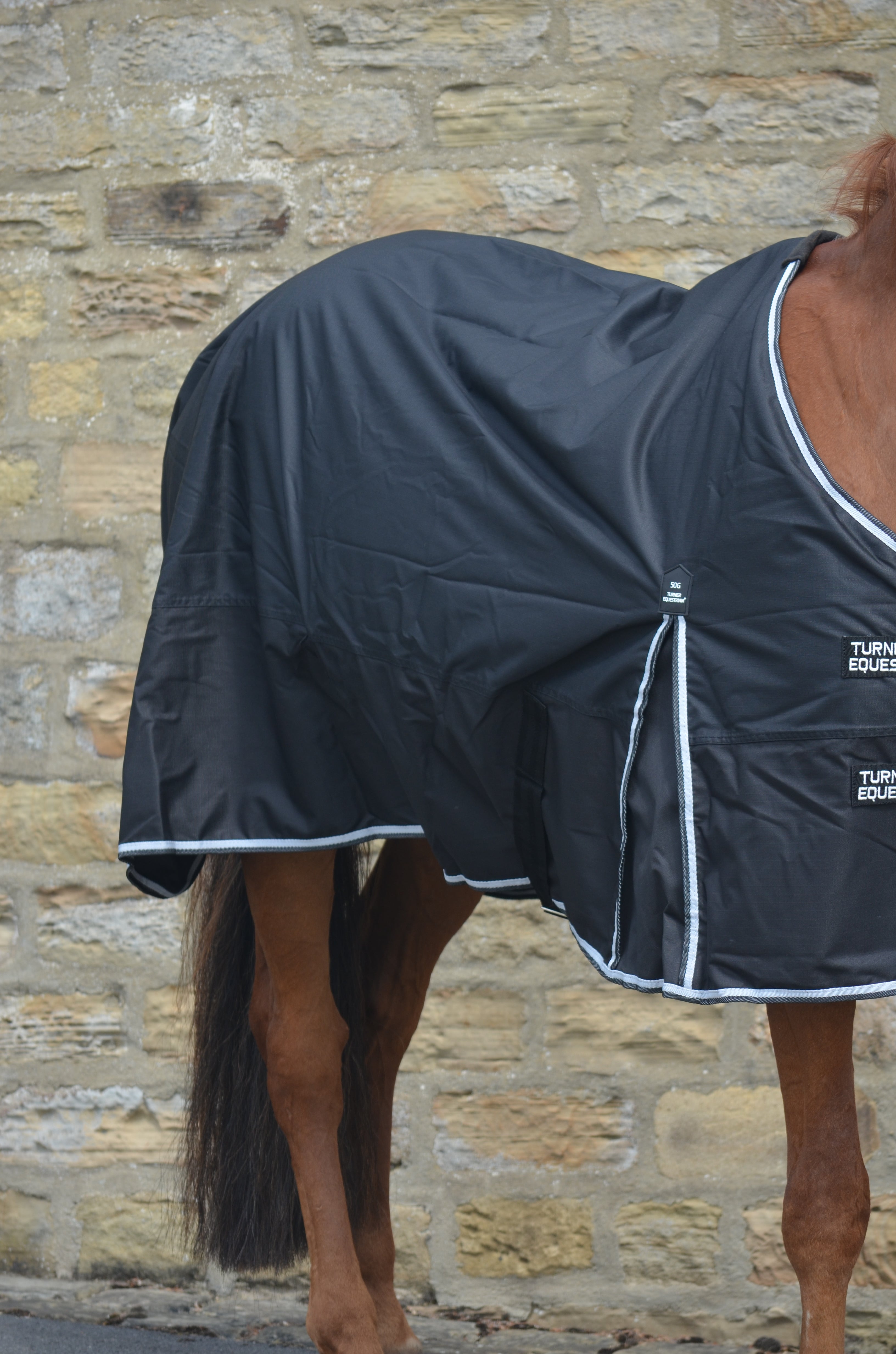 Lightweight 600D Turnout Rug 50g Fill Black