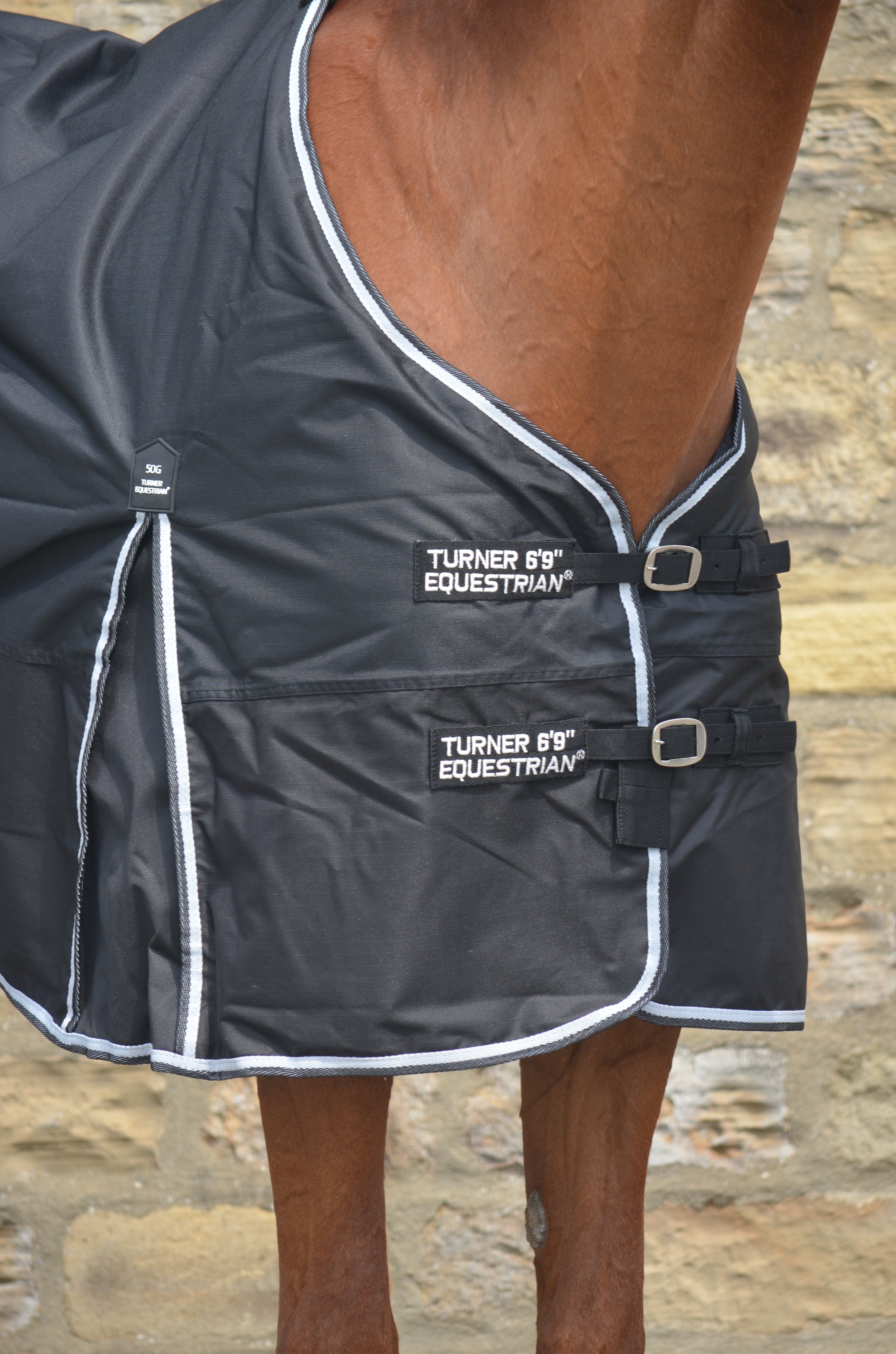 Lightweight 600D Turnout Rug 50g Fill Black